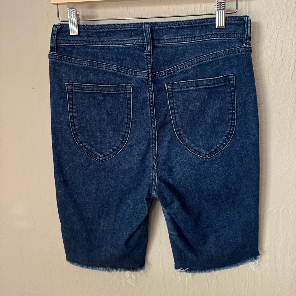 FREE PEOPLE “So Chic” High Rise Denim Biker Shorts Raw Hem Stretch - Picture 8 of 11